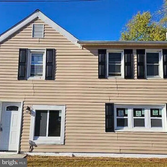 Primary Photo - 94 Buttonwood Ave