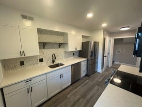 Building Photo - This fully renovated & updated 3 Bedroom a...