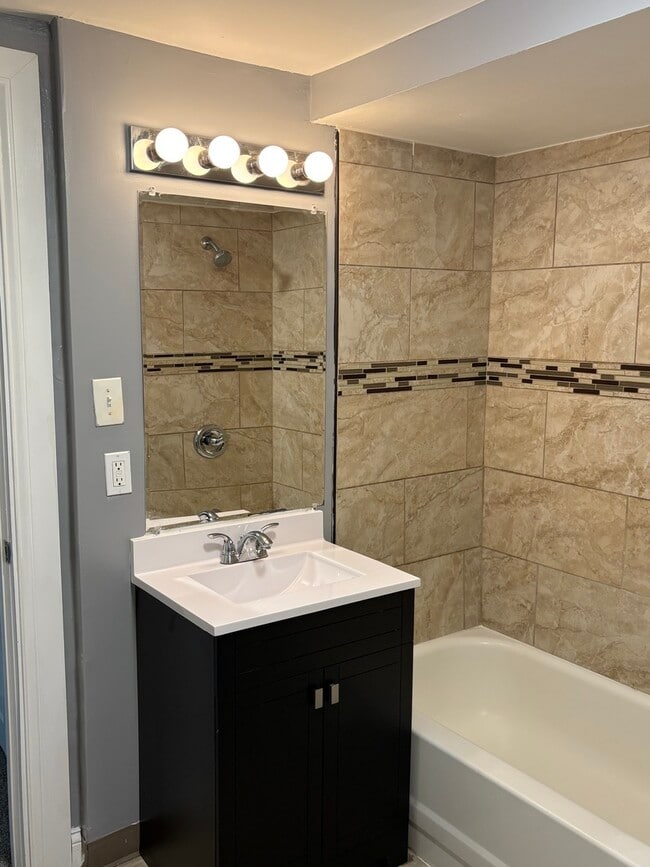 Building Photo - 409 W 144th St