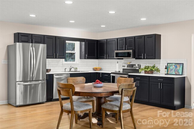 Building Photo - 73 The Old Run Rd