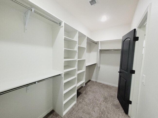 Building Photo - 7505 Hitching Post