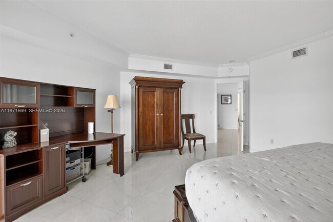 Building Photo - 3370 Hidden Bay Dr