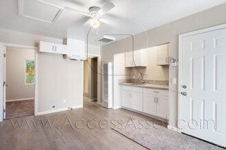 Building Photo - Cozy And Charming 2 Bed/1 Bath Duplex In Perris!