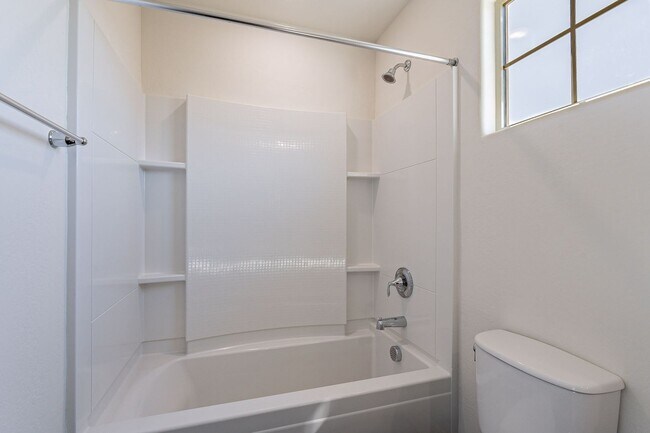 Building Photo - 4 bedroom home for rent