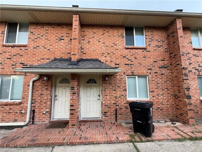 Primary Photo - 3213 Golden Dr