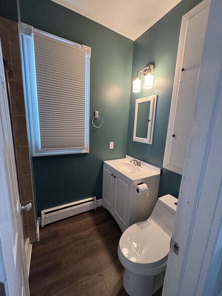 Building Photo - 160 Christiana St