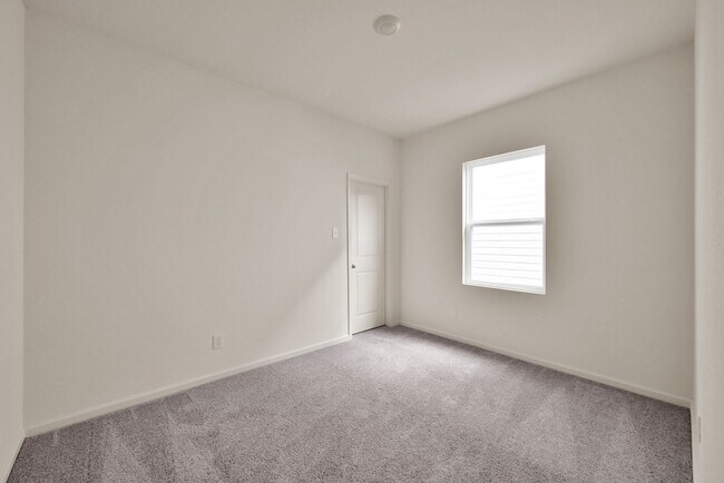 Building Photo - For Lease | 3 Bed, 2 Bath | 1,412 Sq Ft | ...