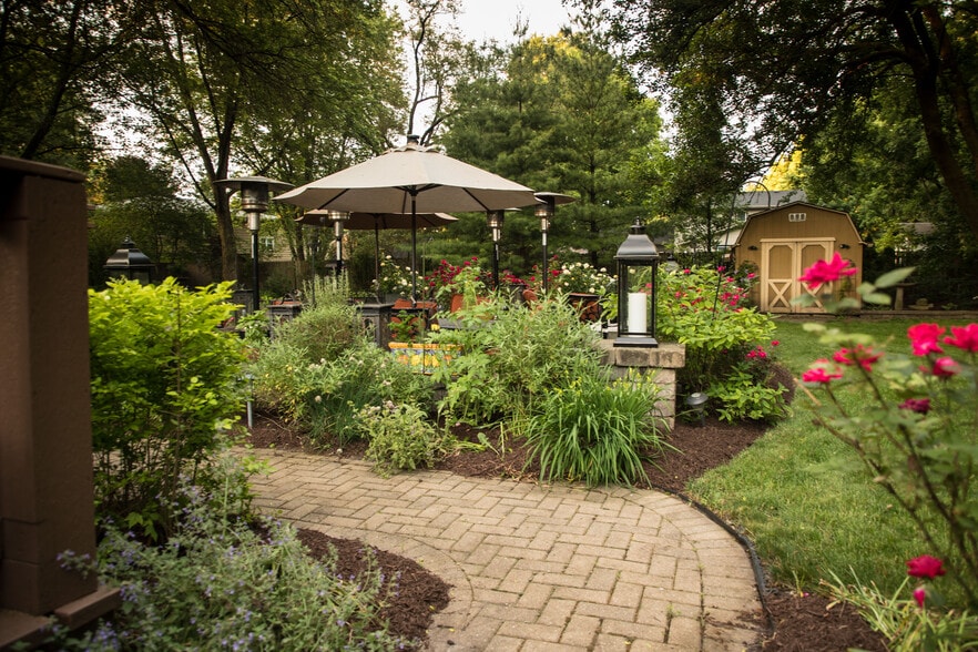 Patio - 28W461 Juanita Dr