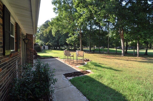 Building Photo - Golf Course Rancher