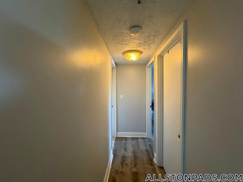 Building Photo - 15 N Beacon St