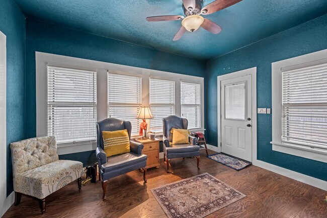 Building Photo - 312 Lytle St