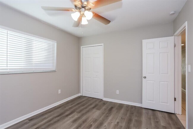 Building Photo - 1301 Farragut Dr N