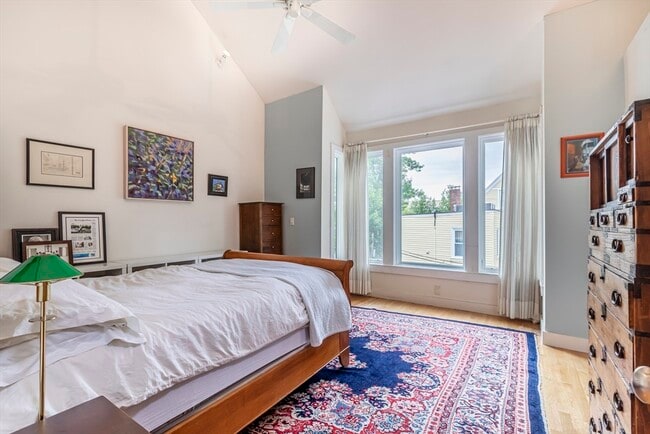 Building Photo - 54 Trowbridge St