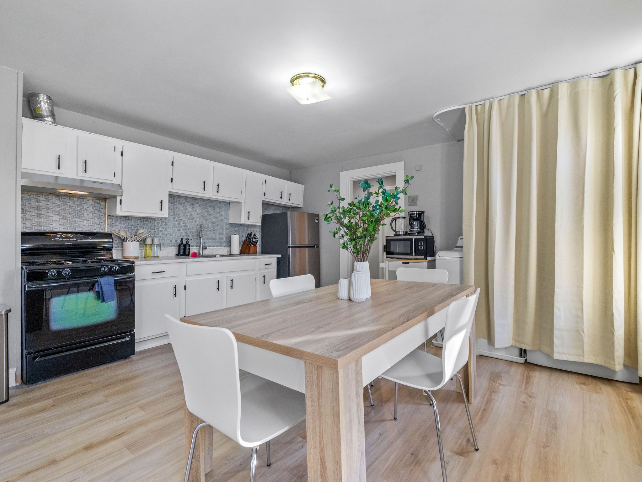 Building Photo - 168 School St