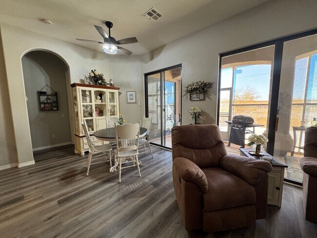 Building Photo - 3 BR Furnished w/Utilities-Vacation Rental- Laughlin Ranch