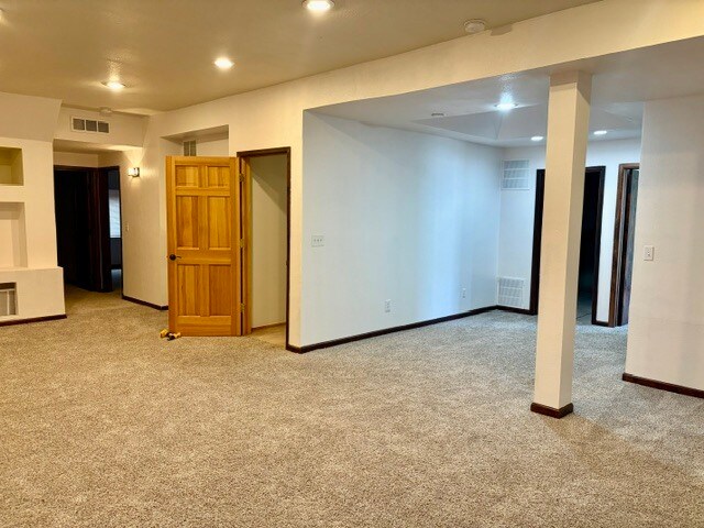 Building Photo - 1112 Meadow Oaks Dr