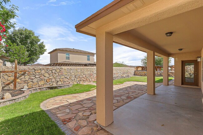 Building Photo - "Spacious 4-Bed Oasis with Granite Touches...