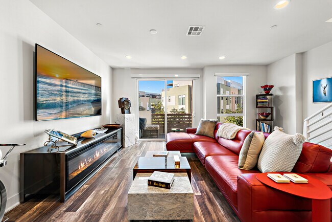 Lounge - 1651 Topanga