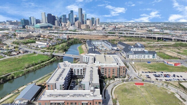 Building Photo - 2810 Riverby Rd