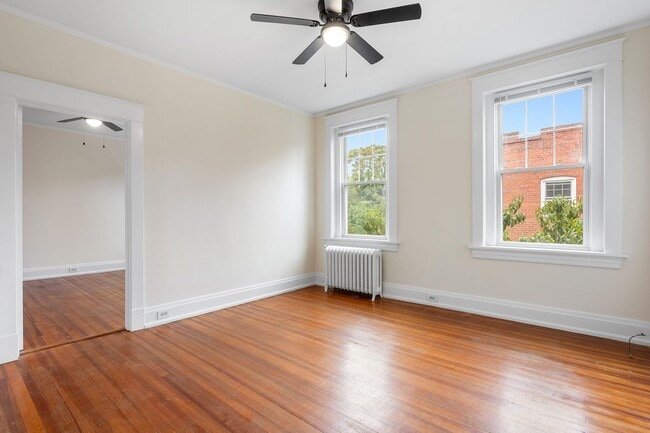 Building Photo - SPACIOUS 3 BEDROOM MUSEUM DISTRICT APARTMENT