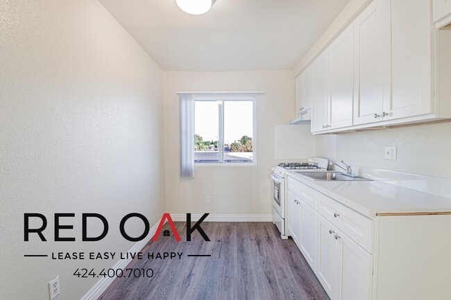 Building Photo - 4900 Clair Del Ave