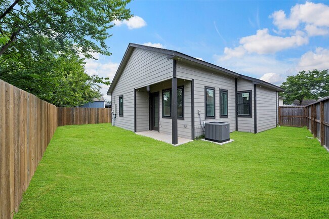 Building Photo - 17807 Glenwolf Dr