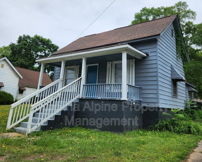 Building Photo - 220 Walker St