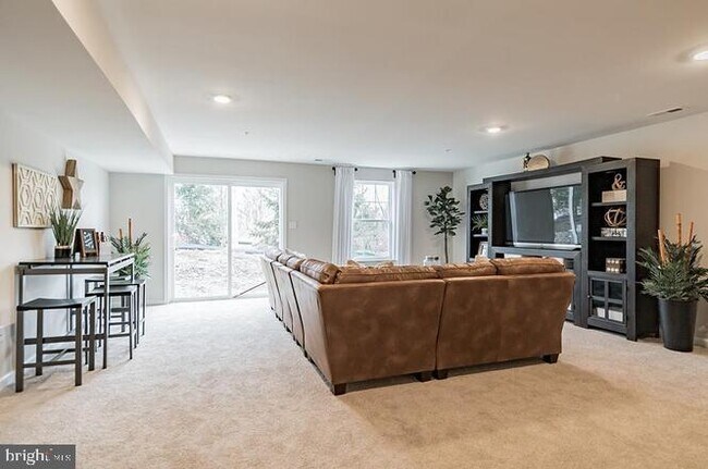 Building Photo - 1128 Meadowlark Dr