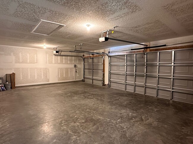 Building Photo - 3-Car Garage, Gated Community, Close to Be...