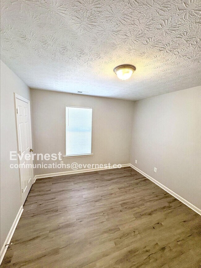 Building Photo - 305 Renee Dawn Ct