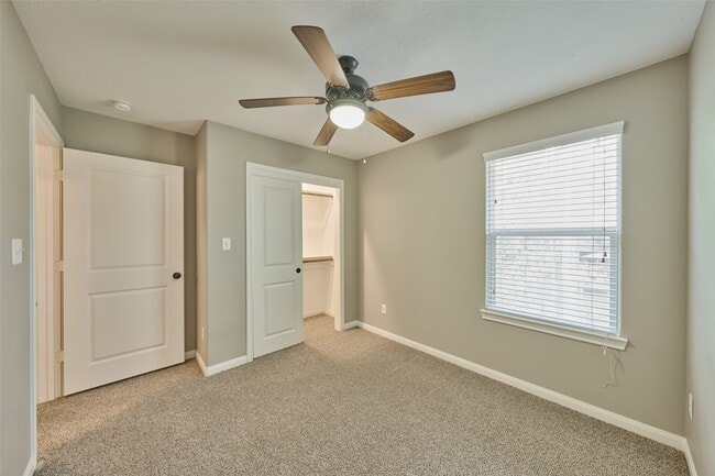 Building Photo - 132 Artesian Way