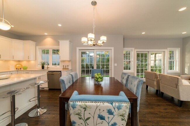 Building Photo - Luxury 3-Bed/1.5 Bath East Rock Condo Avai...