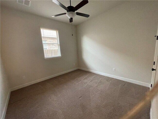 Building Photo - 932 Hezekiah Ln