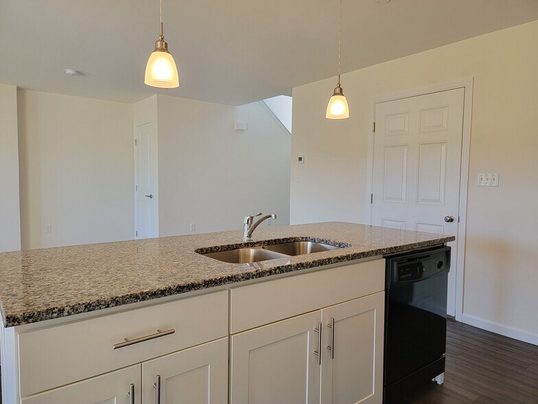 Building Photo - 50 Rollins Ln