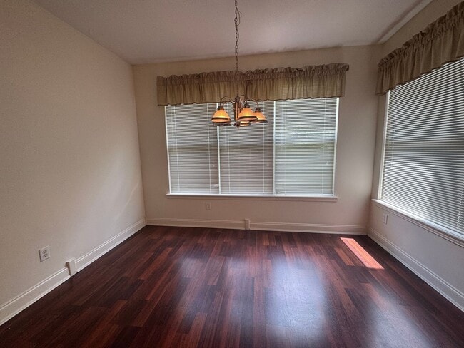 Building Photo - 581 Beehler Dr