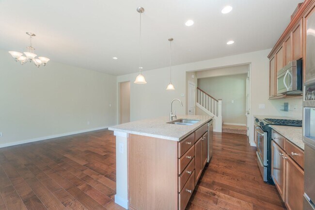 Building Photo - Spacious Brick and Wood Home in Issaquah