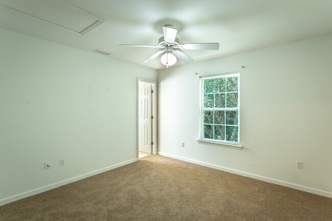 Building Photo - 3 Bedroom 3 Bath Townhouse