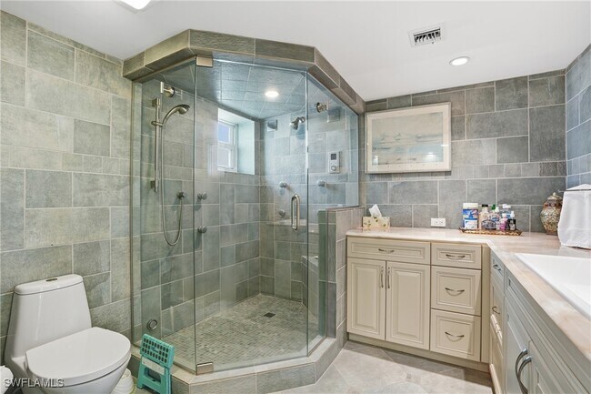 Building Photo - 6101 Pelican Bay Blvd