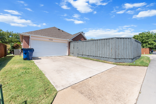 Building Photo - 11350 Balcones Dr