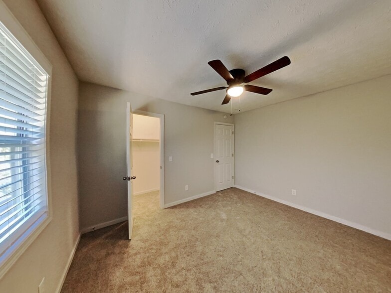 Building Photo - 3718 Cherokee Overlook Dr