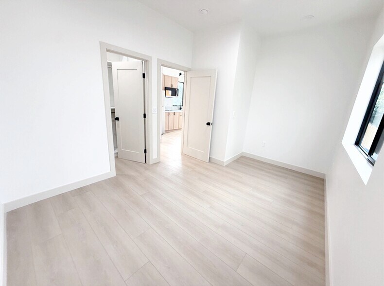 Building Photo - 3017 Orange Ave