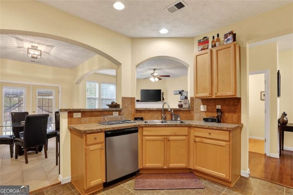 Building Photo - 5556 Cascade Run