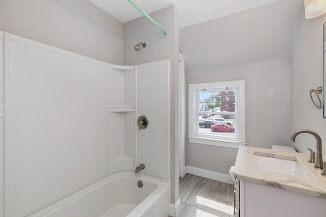 Building Photo - 25 Beachland Ave
