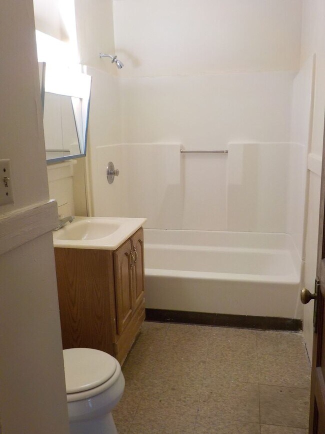 Building Photo - 969 Lancaster Ave