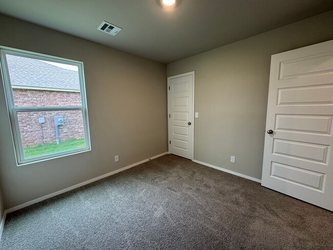 Building Photo - Brand New 4 Bedroom in Bixby