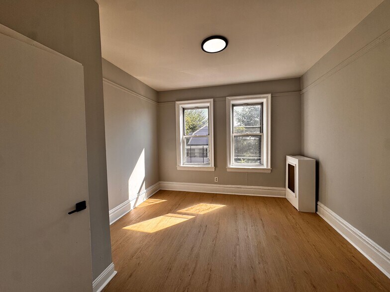 Building Photo - 243 Claremont Ave