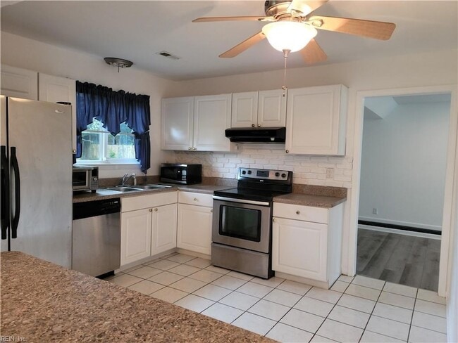 Building Photo - 932 Gossman Dr