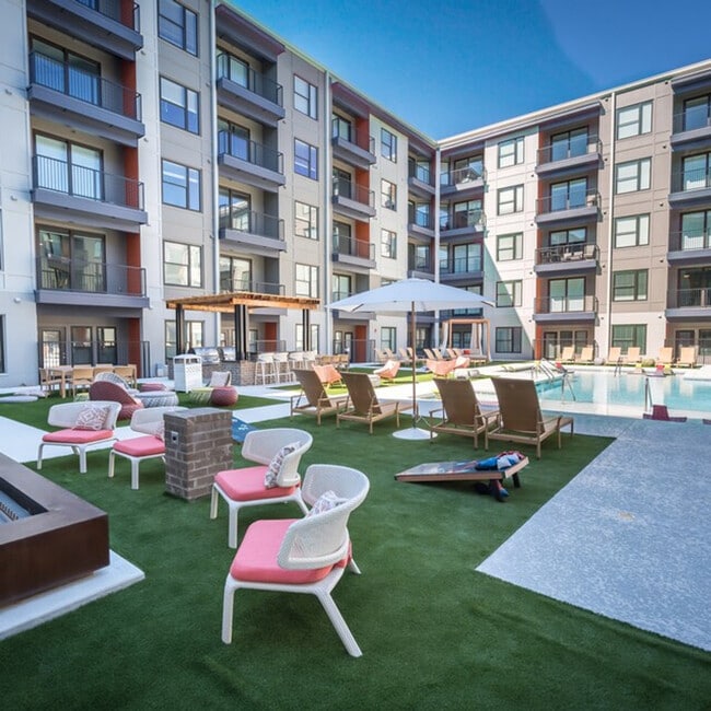 Building Photo - 392 Ashley Ave NE