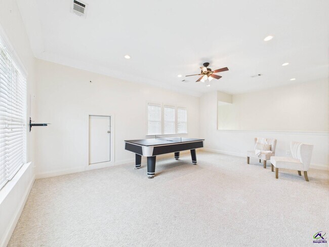 Building Photo - 205 Pebble Stone Pl