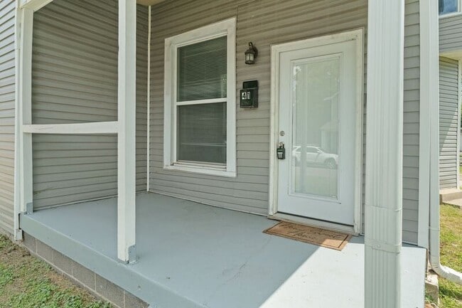 Building Photo - 41 N Beville Ave